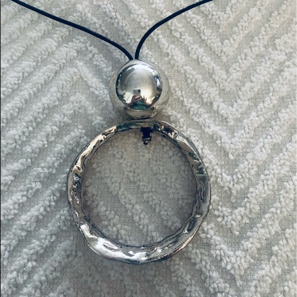 SILVER CIRCLE Medallion DROOL Dress Necklace - Picture 4 of 7